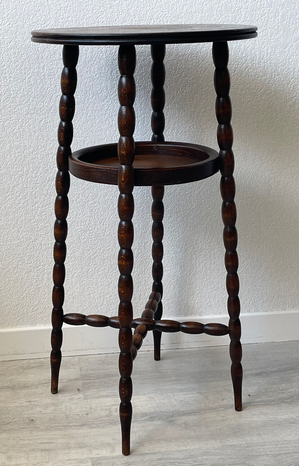 Vintage turned wooden gueridon from the 60s.