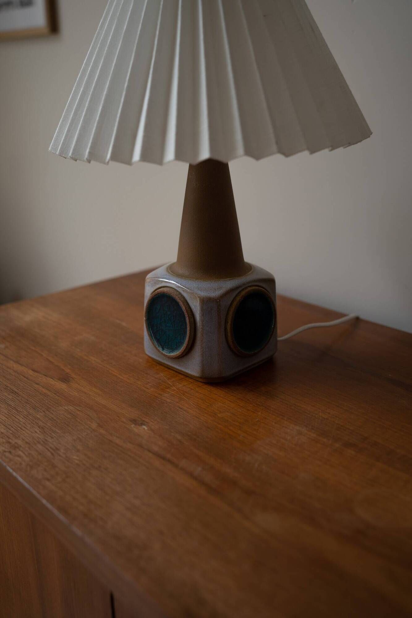 Lampe de table en céramique danoise beige/ lilas/ bleu
