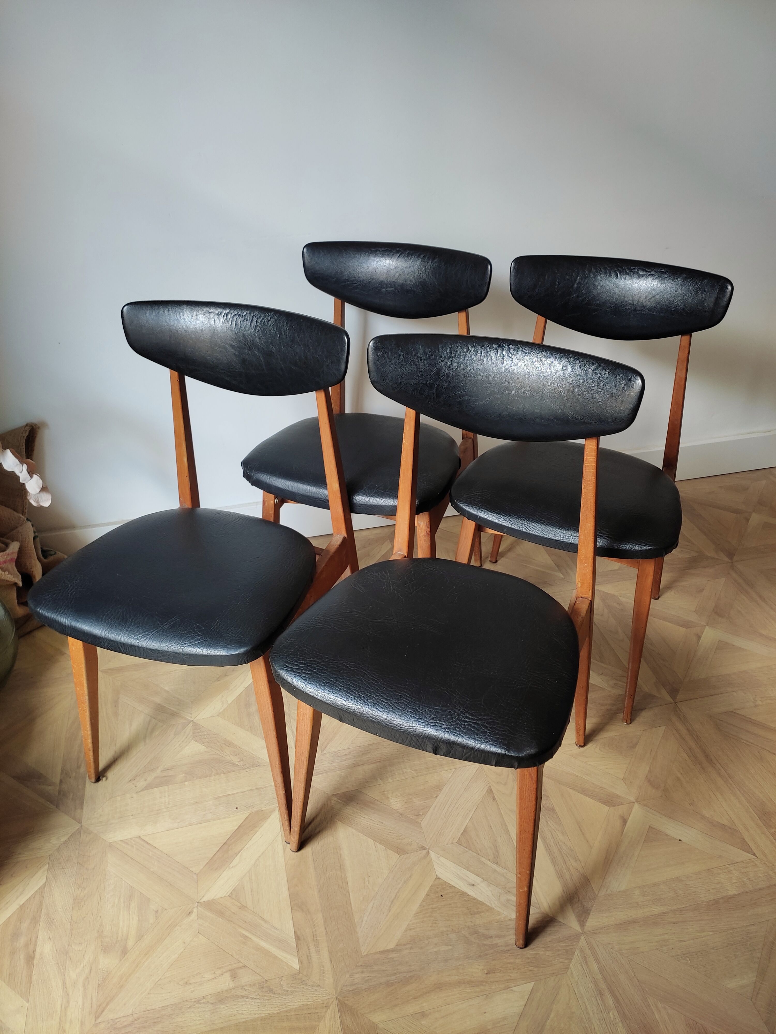 4 chaises scandinaves en skaï et bois