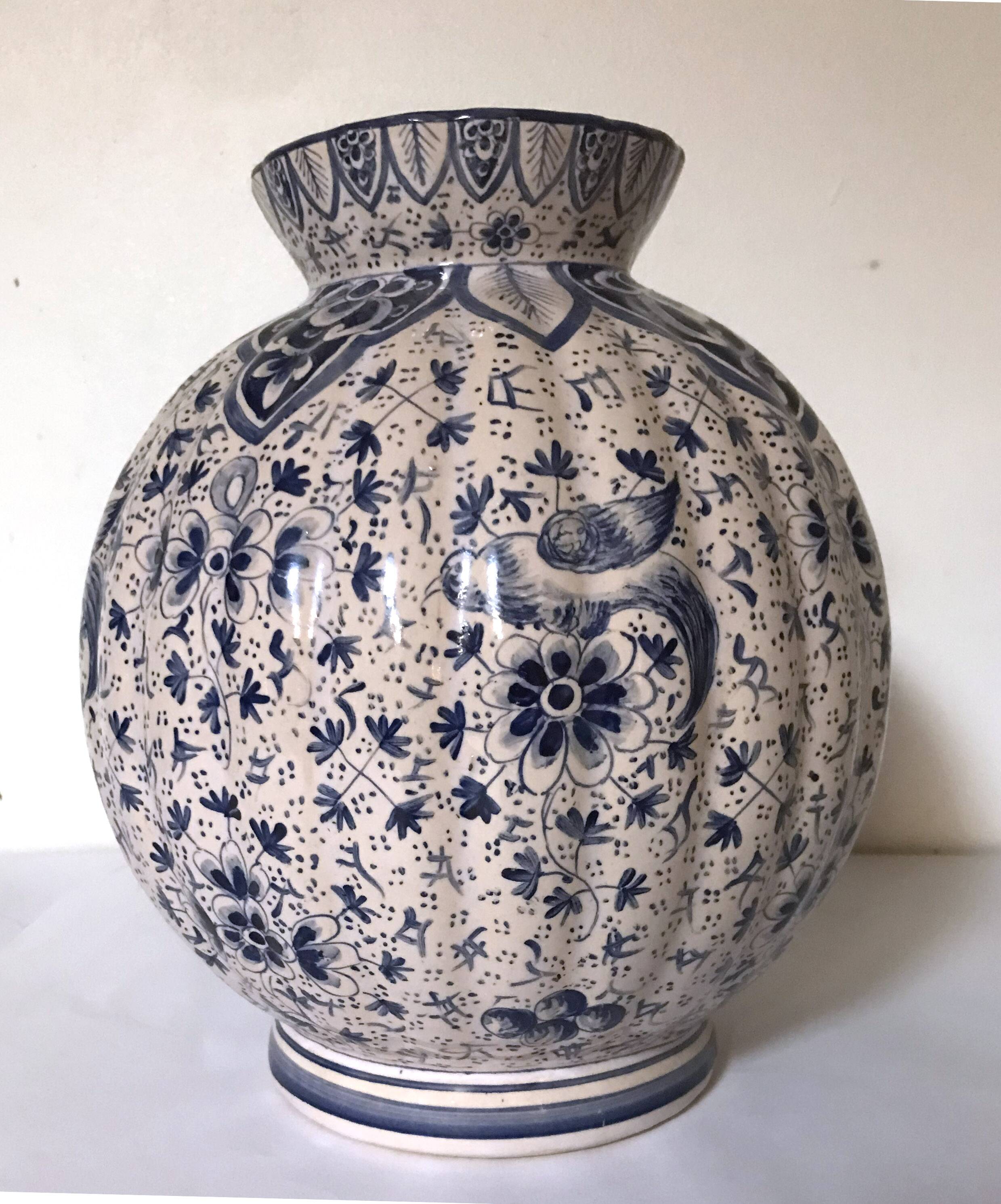 Calmcy vase. Rare Iznik model. Antique ceramic. 19th century.