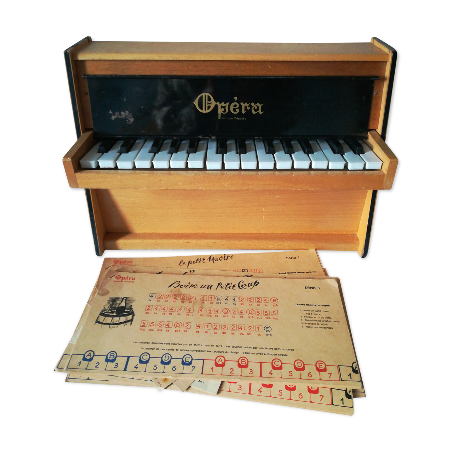 Miniature piano Opera for children