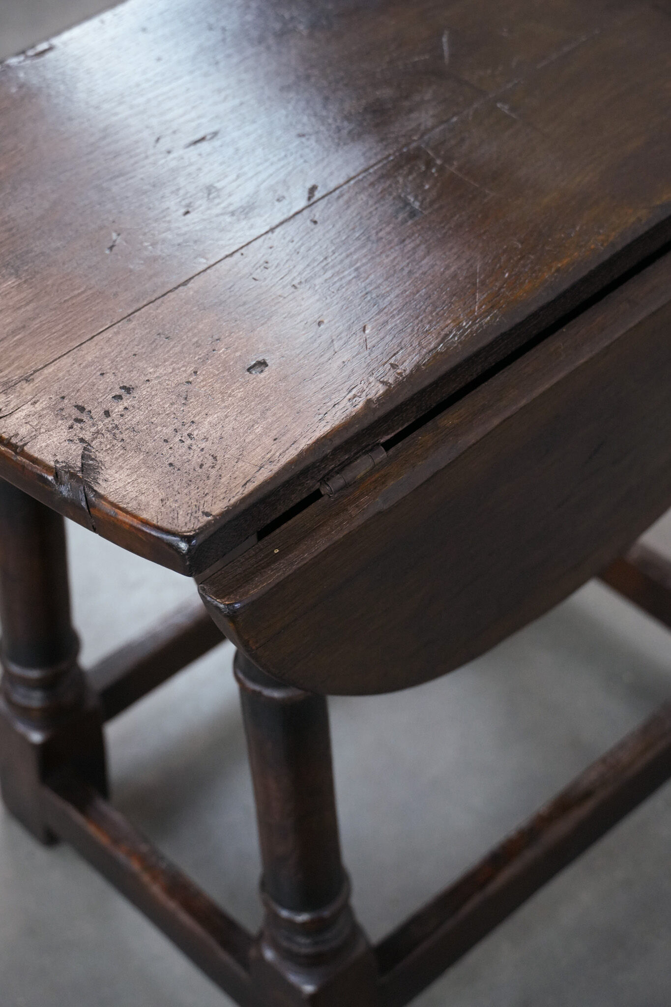 Tabouret anglais ancien à abattants, en chêne, datant du XVIIIe siècle