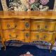 Grande commode sauteuse à façade arbalète merisier blond ornement bronze so