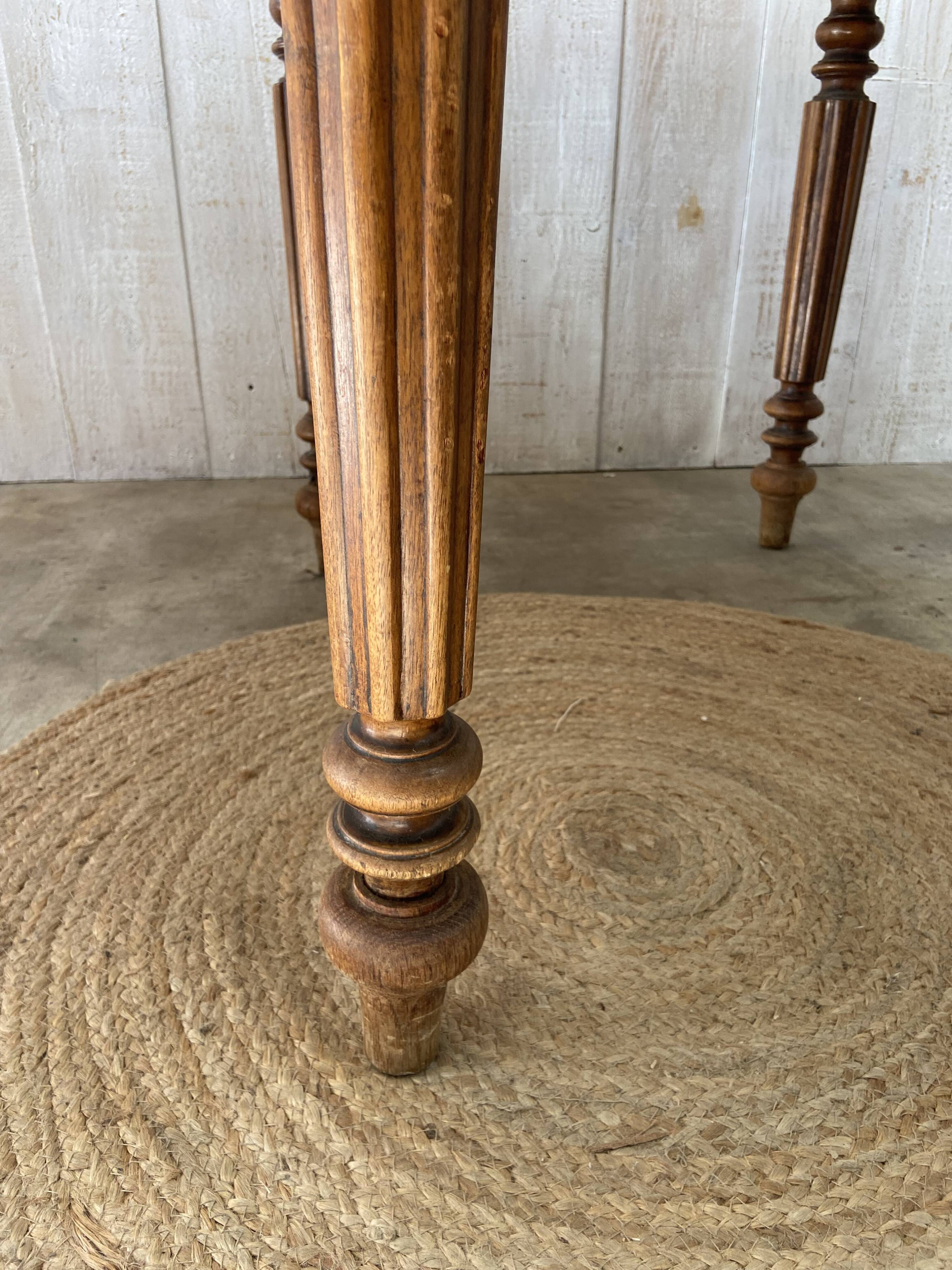 Extendable country table