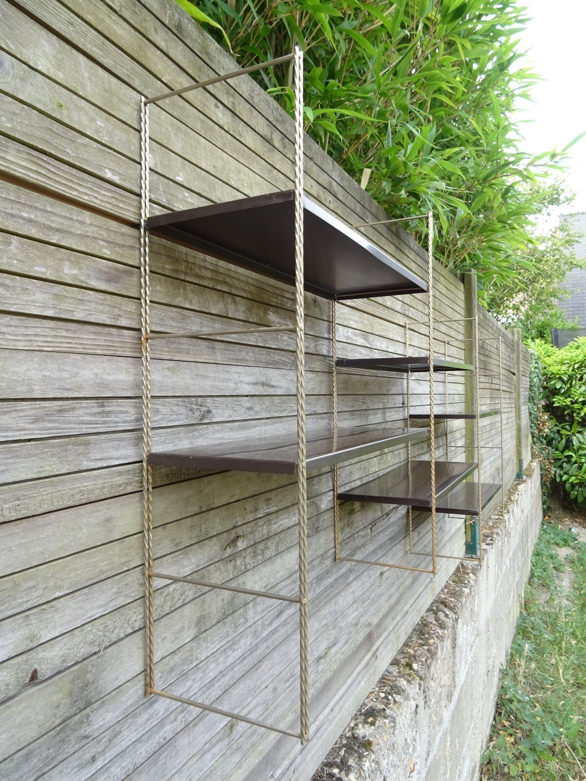 Modular metal string wall shelf