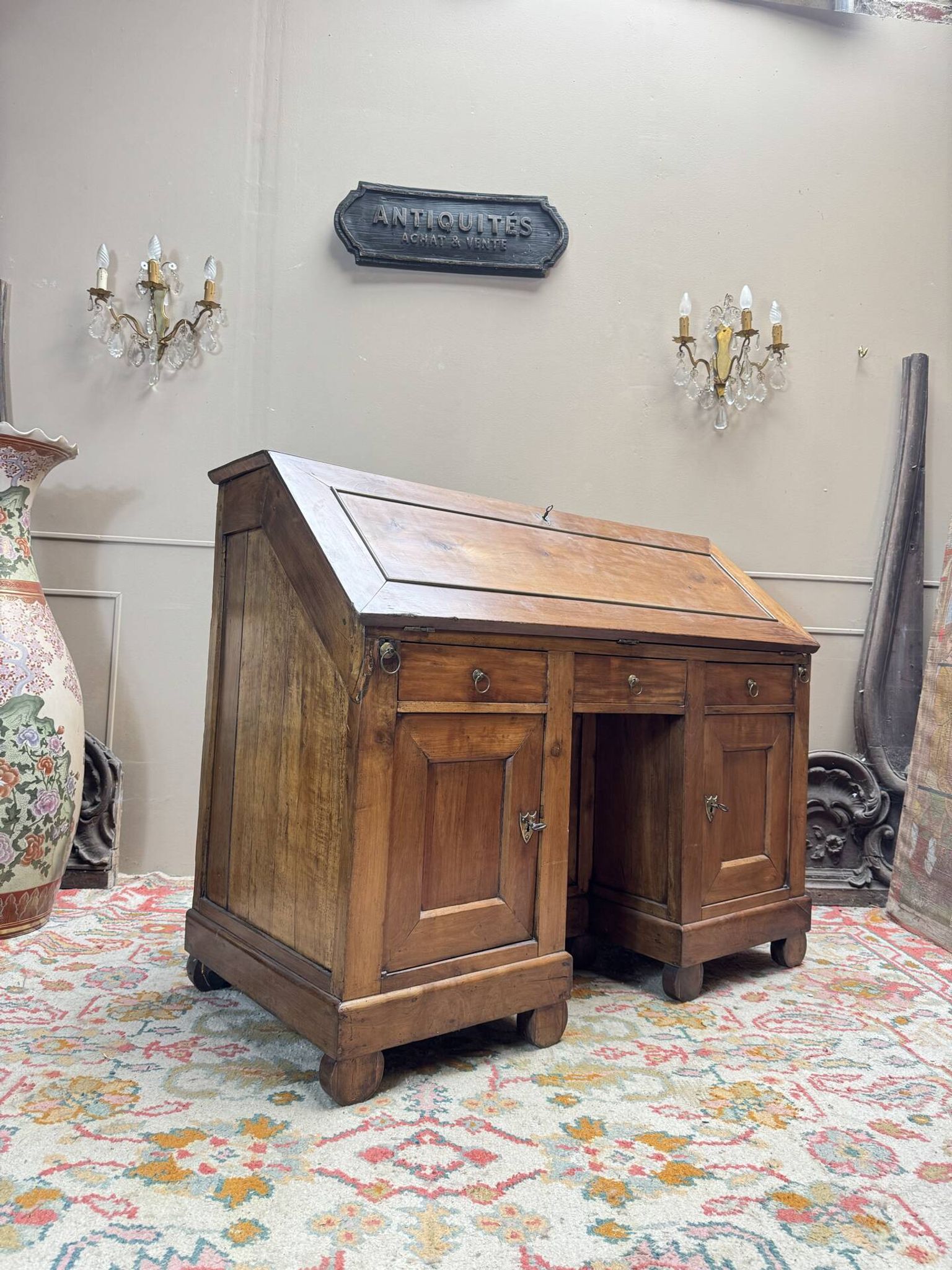 Bureau de pente en noyer d’époque directoire xviii eme siècle