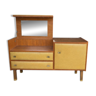 Vintage buffet/commode from the 50s-60s – Wood and mustard faux leather fronts.