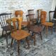 Chaises de bistrot dépareillées