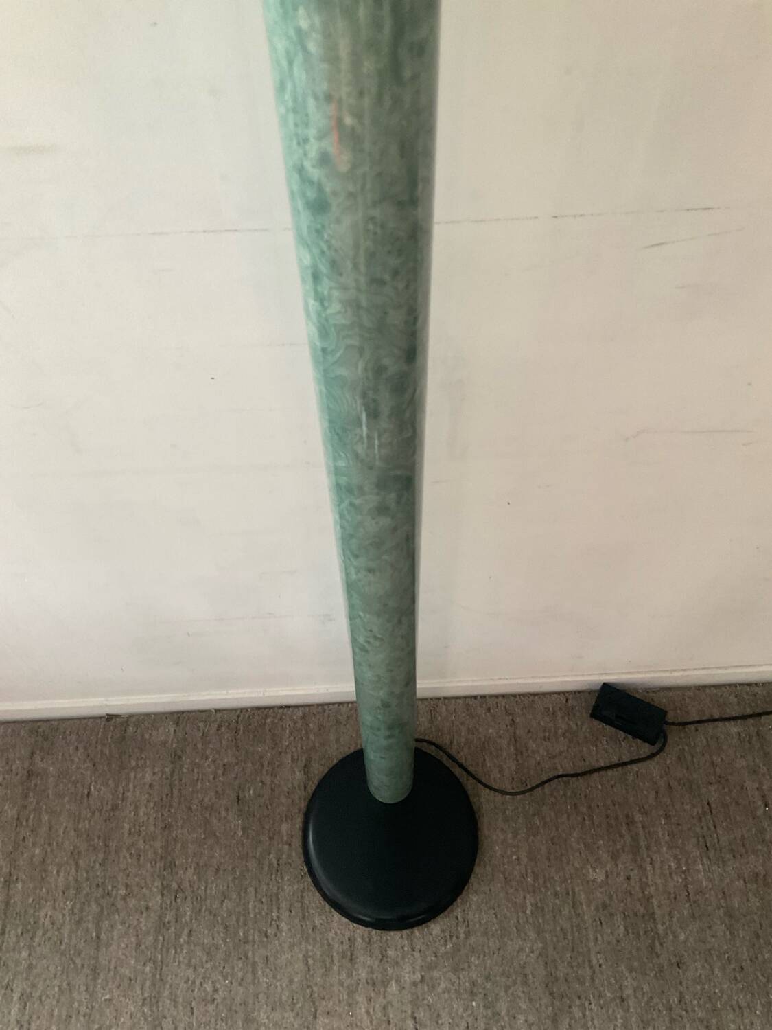 Italian floor lamp in Memphis style from the 70s-80s.