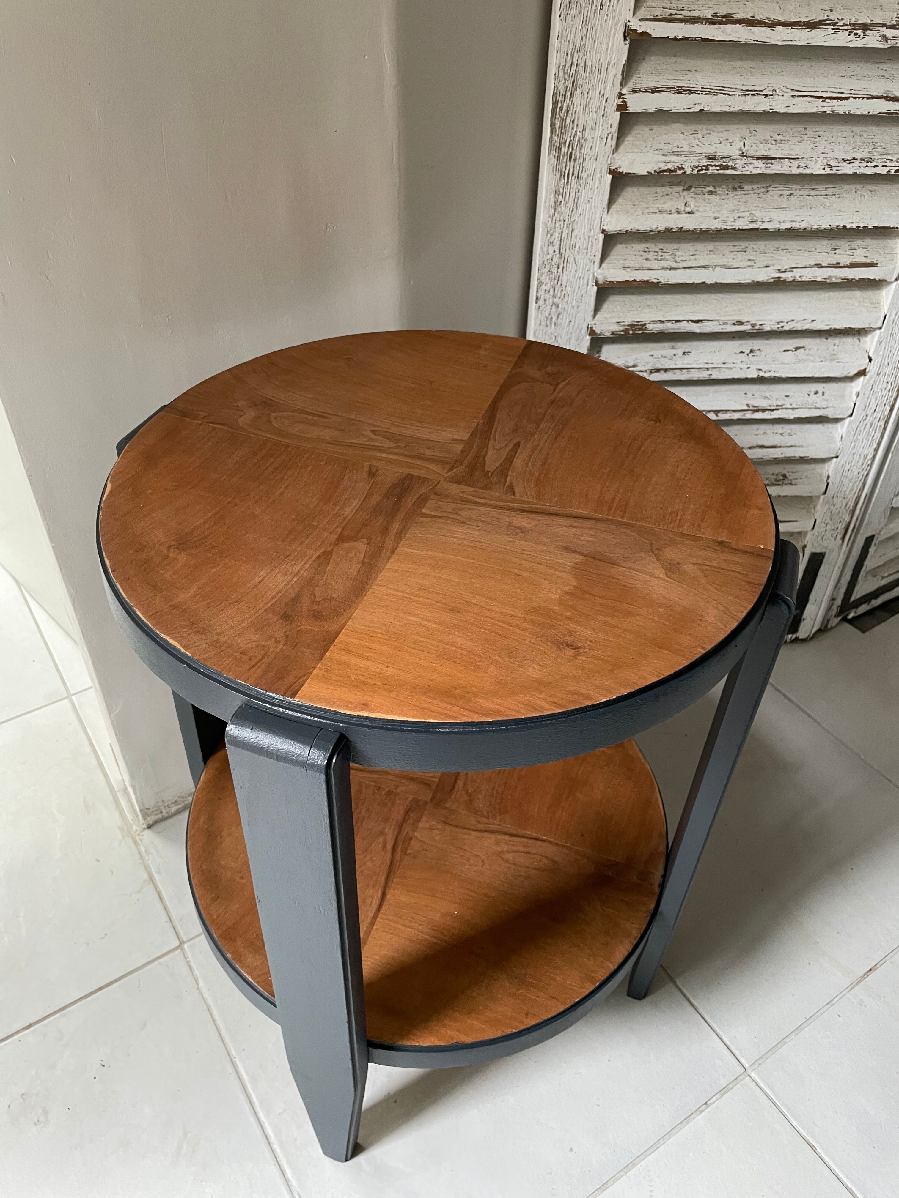 Round pedestal table 30s