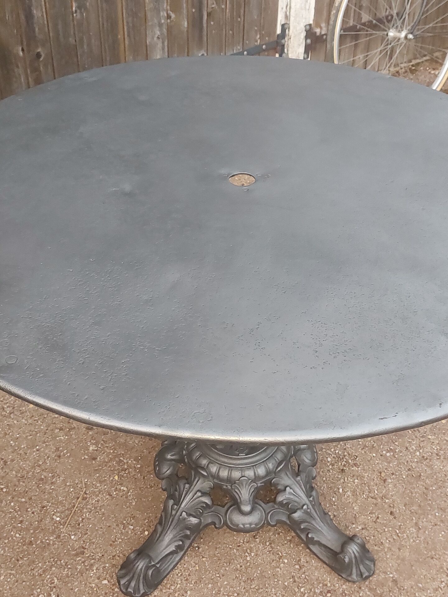 Table de jardin louis vuitton 1930