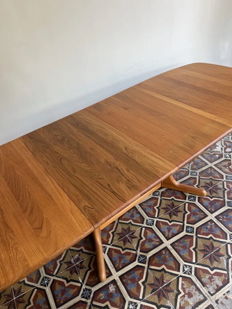 Danish dining table – Dyrlund
