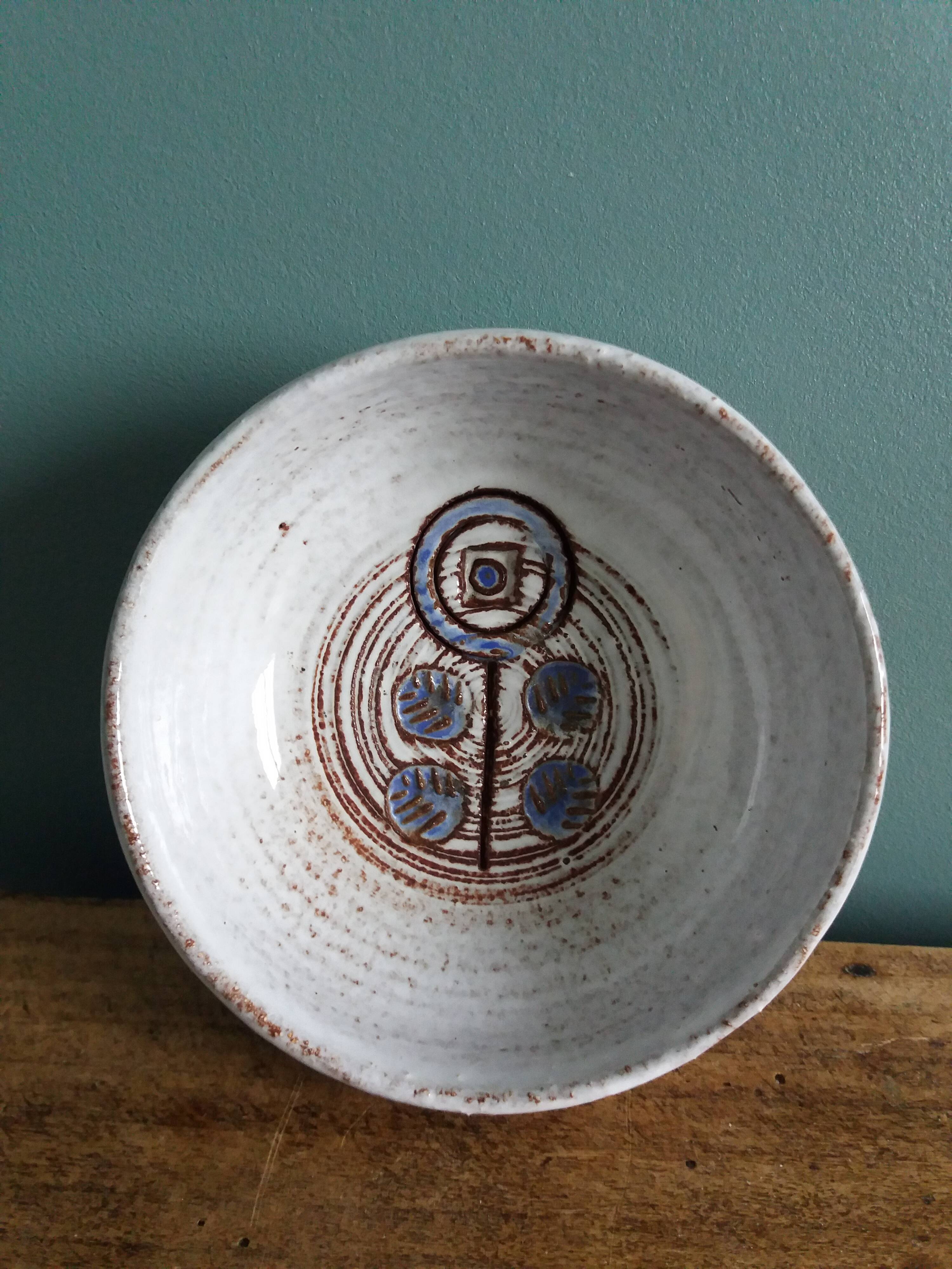 Empty pocket bowl signed Claire Célia Lambert in Dour