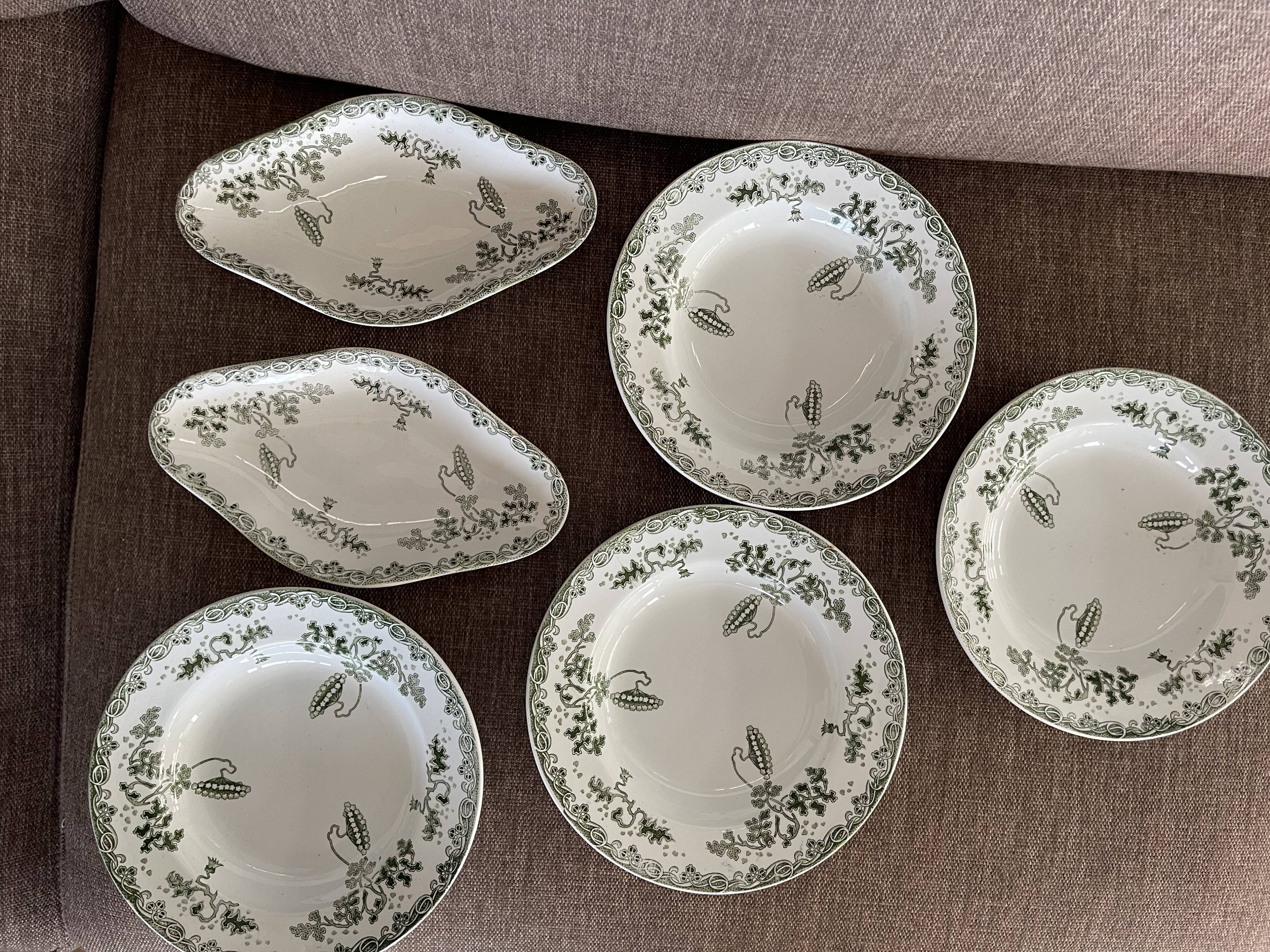 Plates and terra de fer raviers