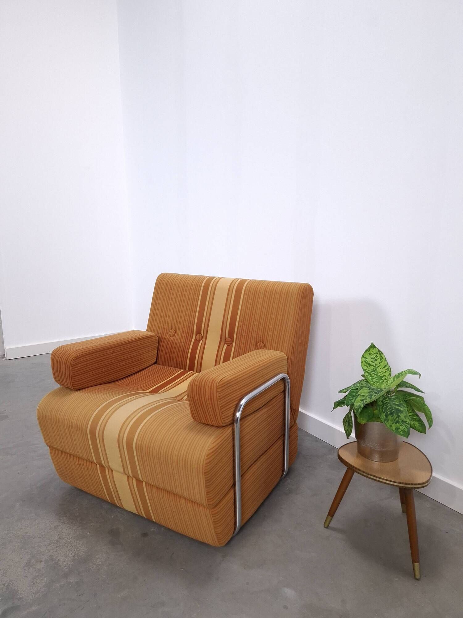Vintage 1970s retractable lounge chair – Ochre yellow brown, sofa bed