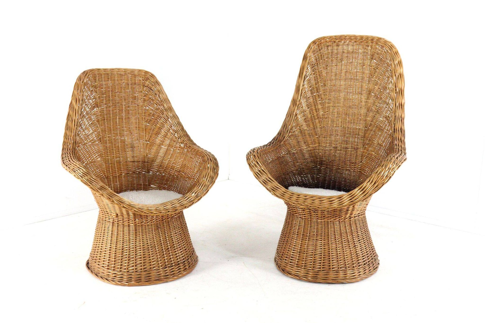 Set of 2 vintage rattan wicker armchairs with white teddy fabric
