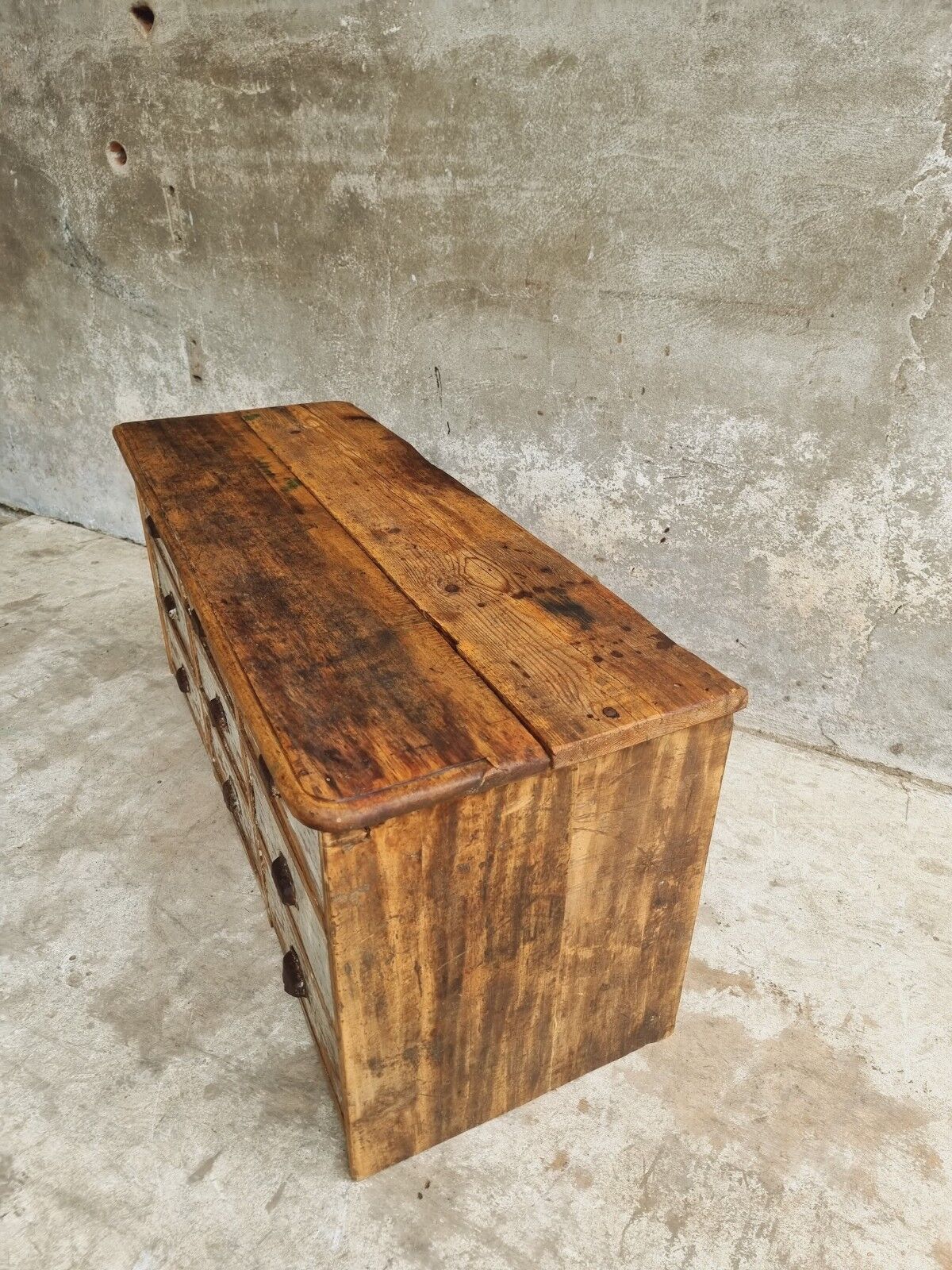 Workshop chest of drawers