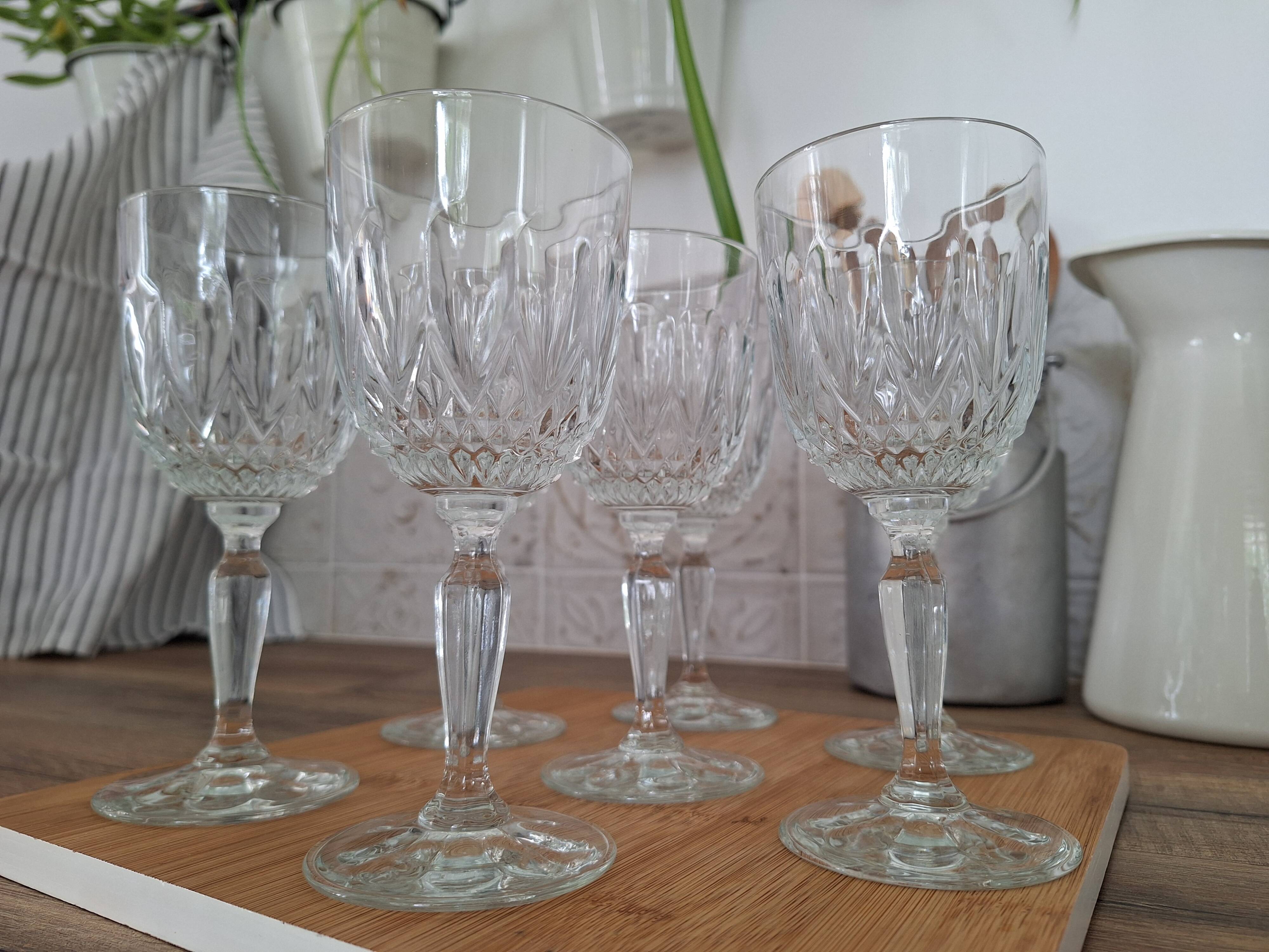Verres à vin vintage en verre ciselé