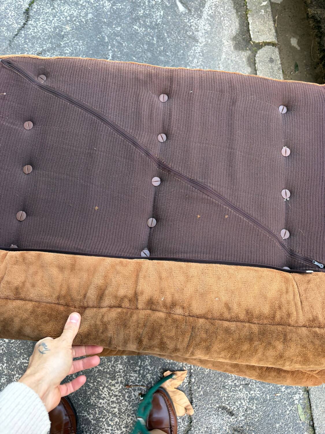 Brown velvet armchair/ottoman vintage from the 70s/80s.