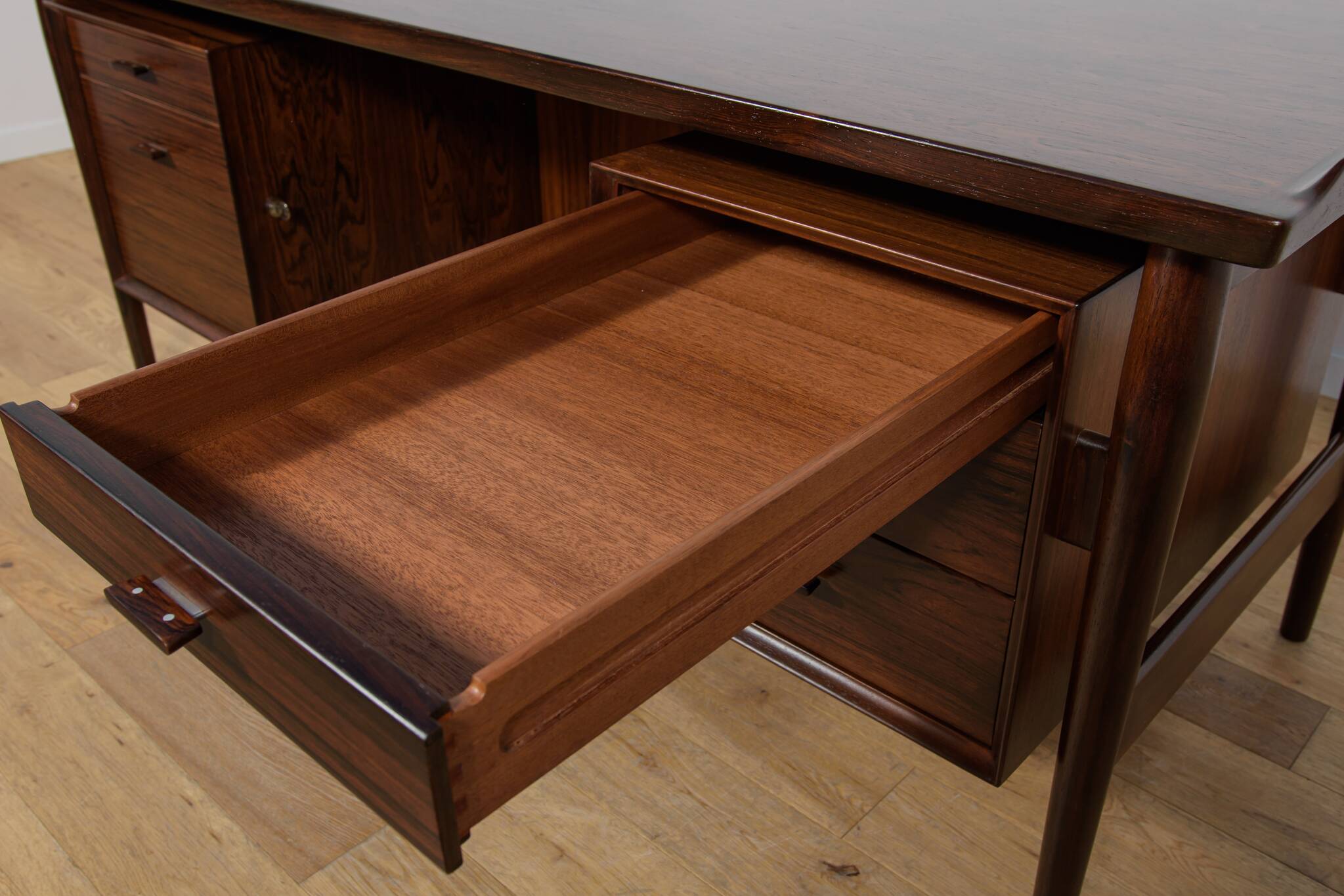 Mid-Century Rosewood Freestanding Desk Model 207 by Arne Vodder for Sibast,