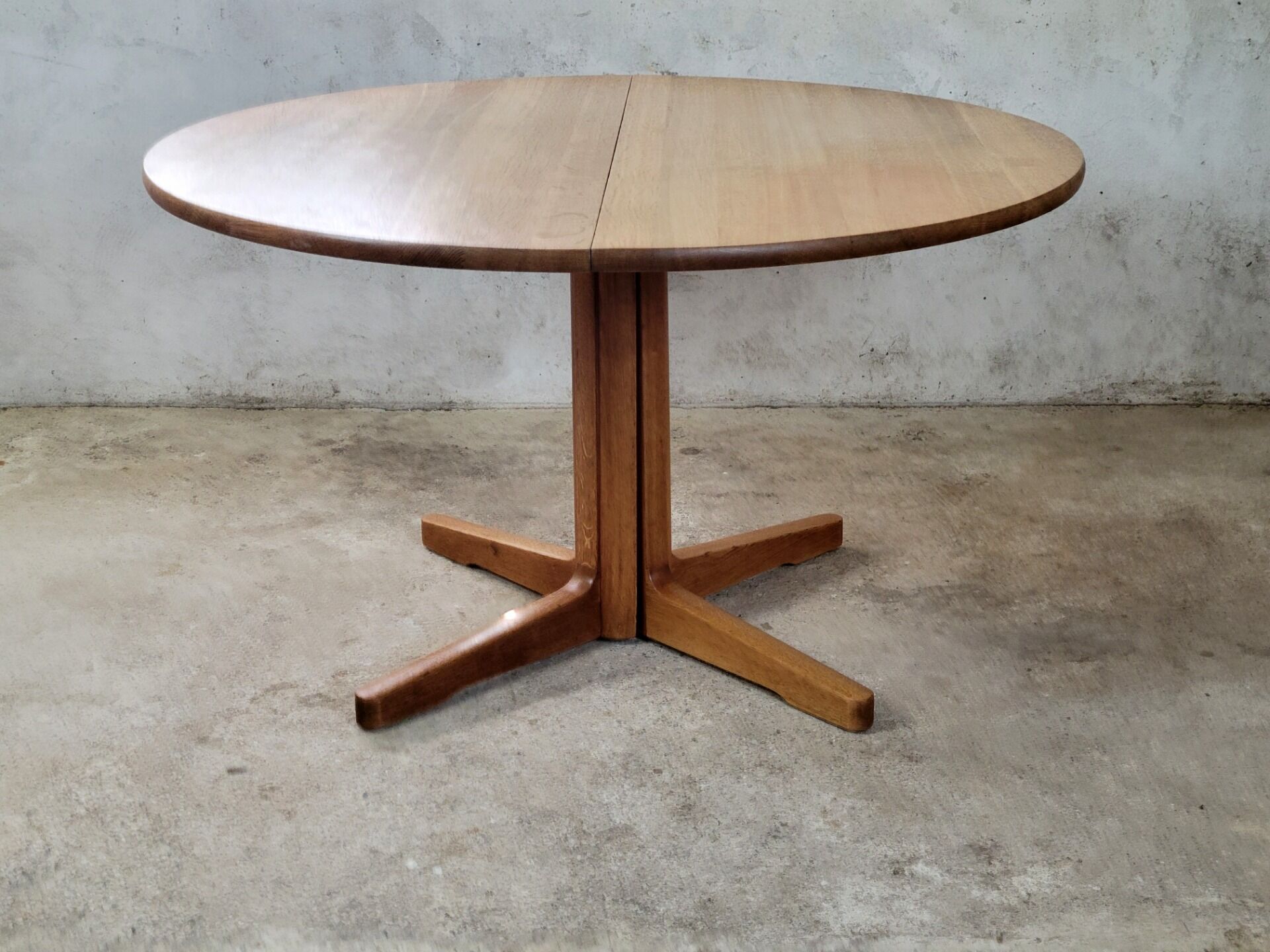 RY Møbler RY35 extendable dining table in solid oak, 1979