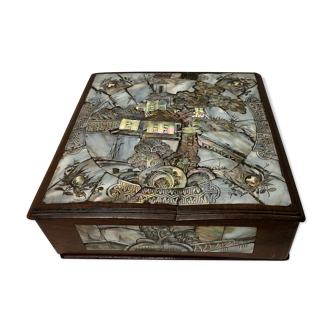 2201051 CHINA, square box in exotic wood with mother-of-pearl decoration late nineteenth