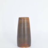Petit vase de collection scandinave moderne en grès chocolat du milieu du siècle par Gunnar Borg