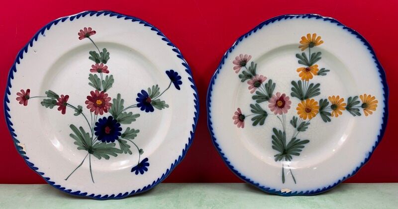 pair of flowered plates Saint Clément