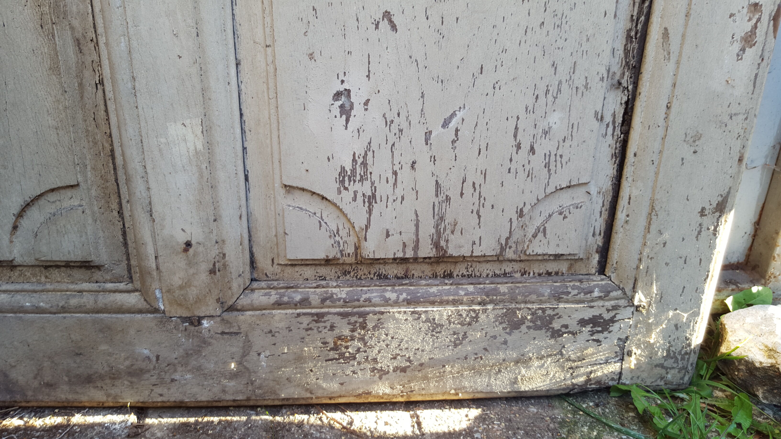 Door old 18th iron mouldings