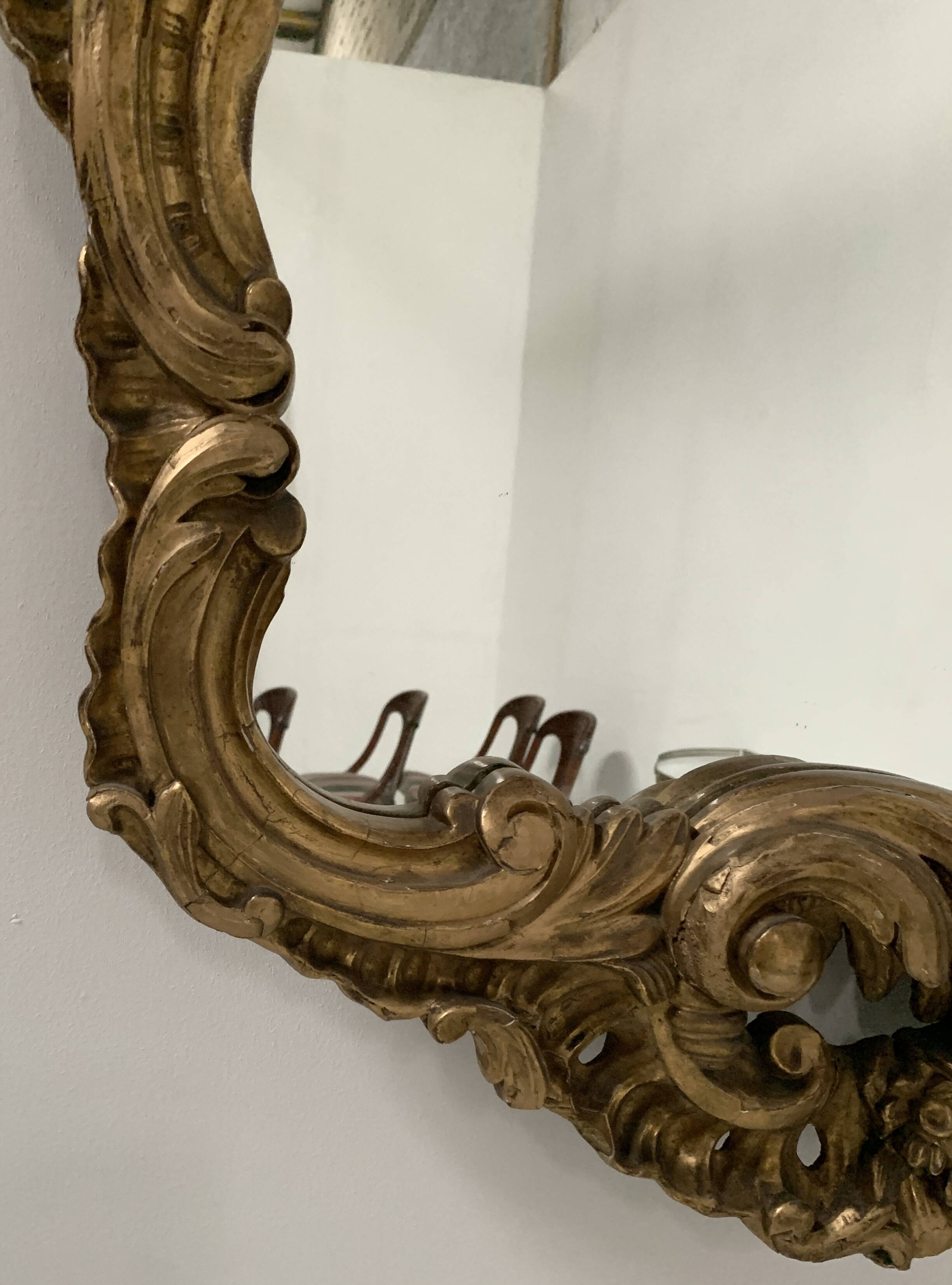 Louis XV mirror in carved gilded wood, late 18th century