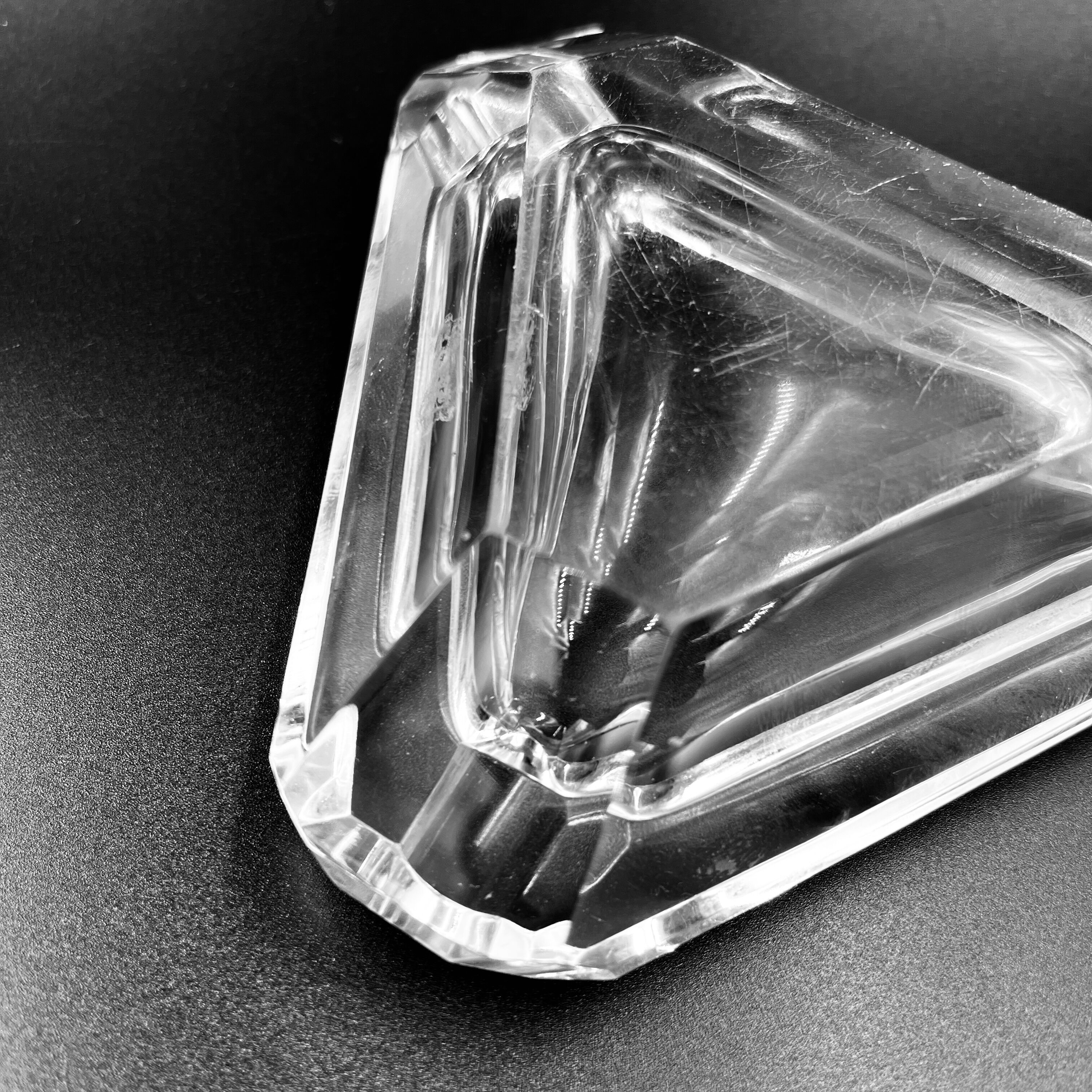 Triangular ashtray in val saint Lambert crystal