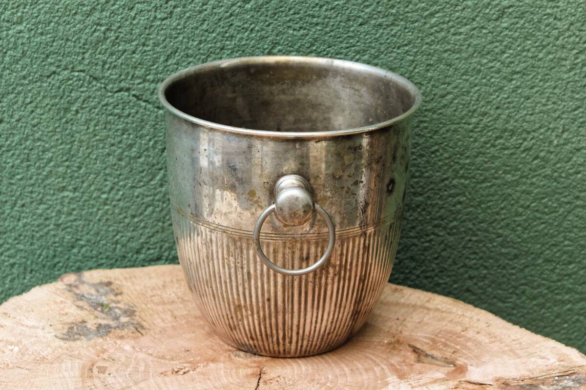 Art deco champagne bucket in silver metal