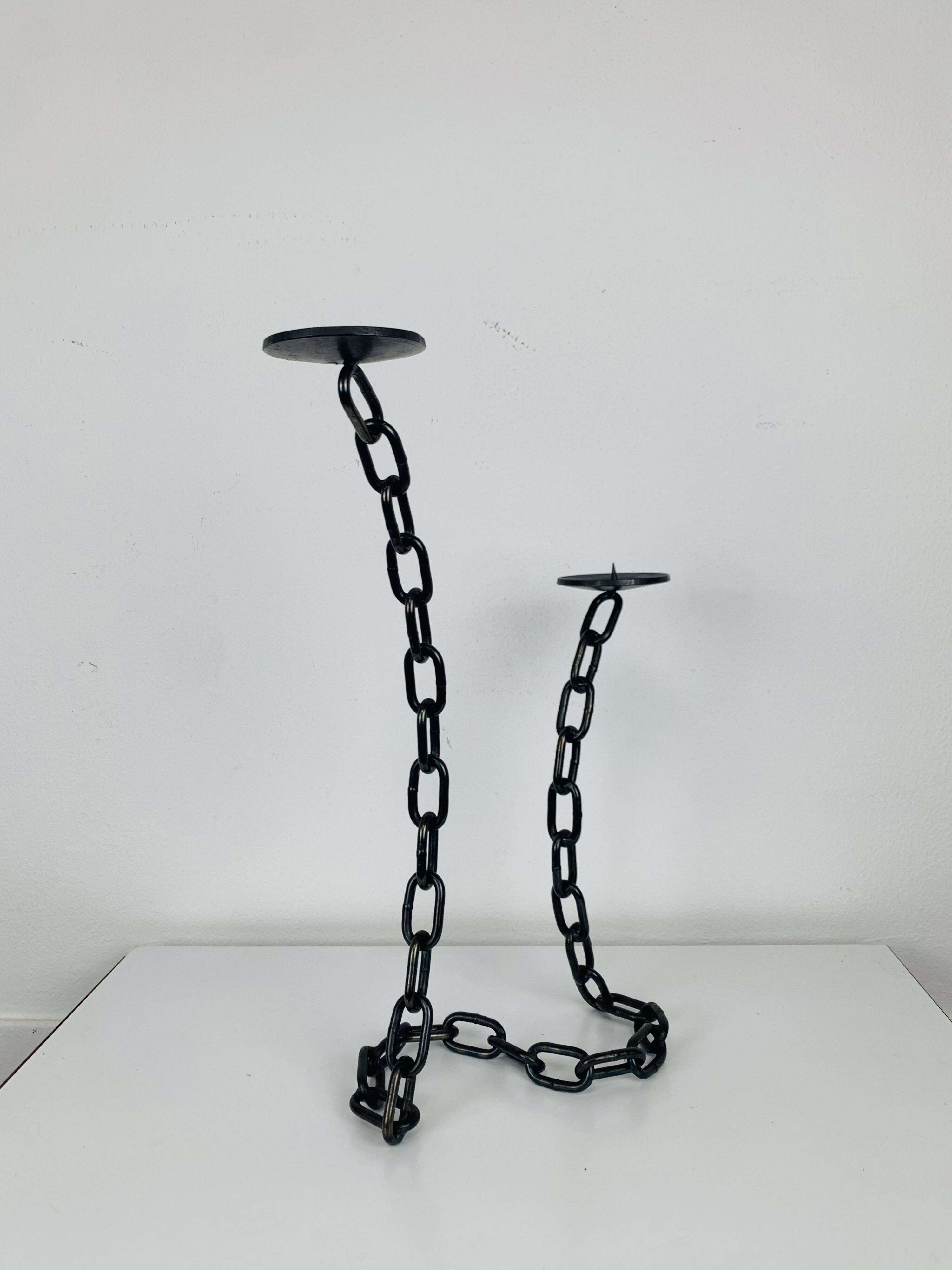 Brutalist and sculptural candle holder in wrought iron, chain links
