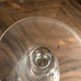 Verres à eau et à vin sur pied