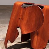Tabouret éléphant en bois Eames de Vitra, design emblématique