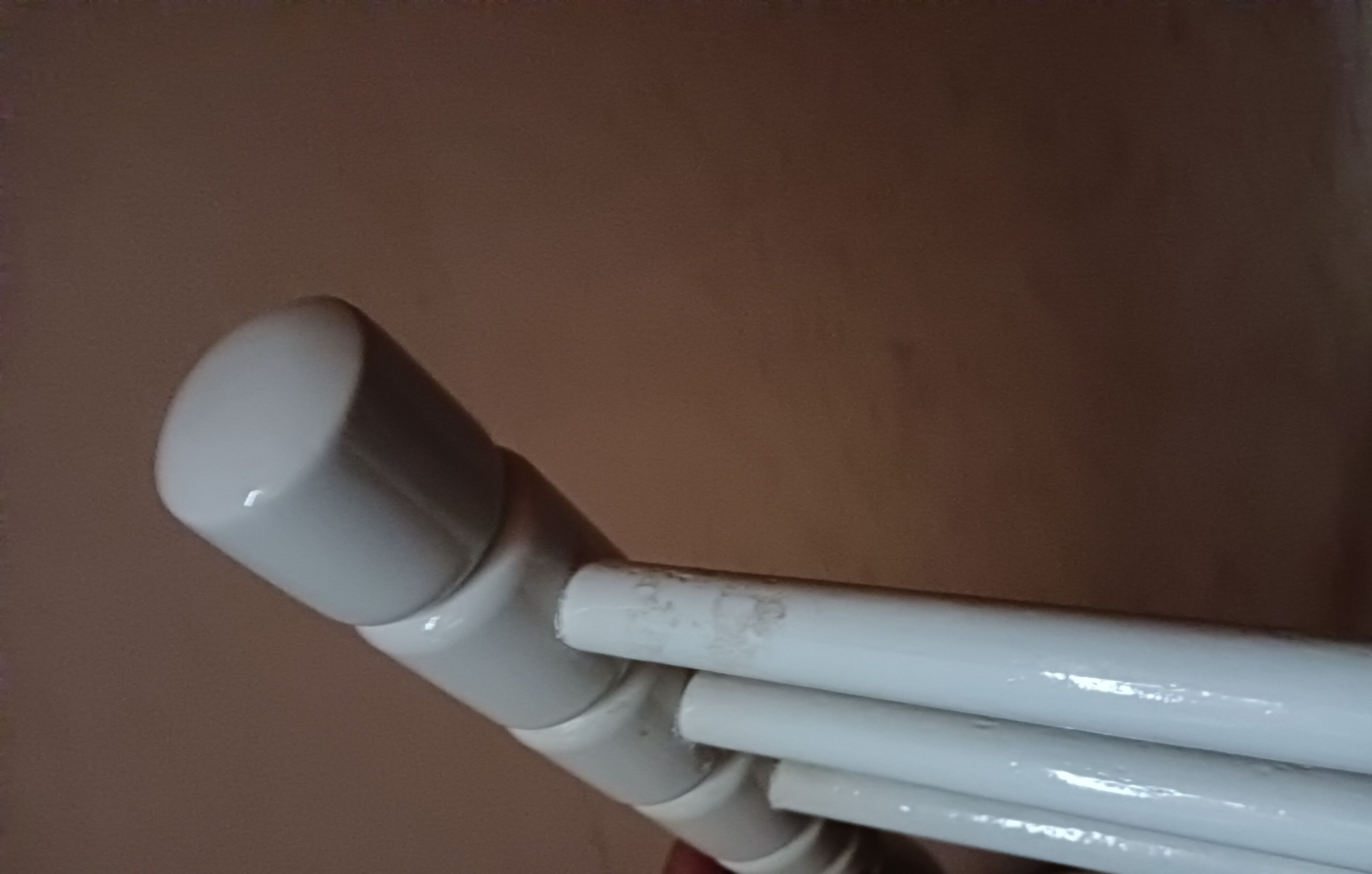 Bath towel rack in white wood, three bars.