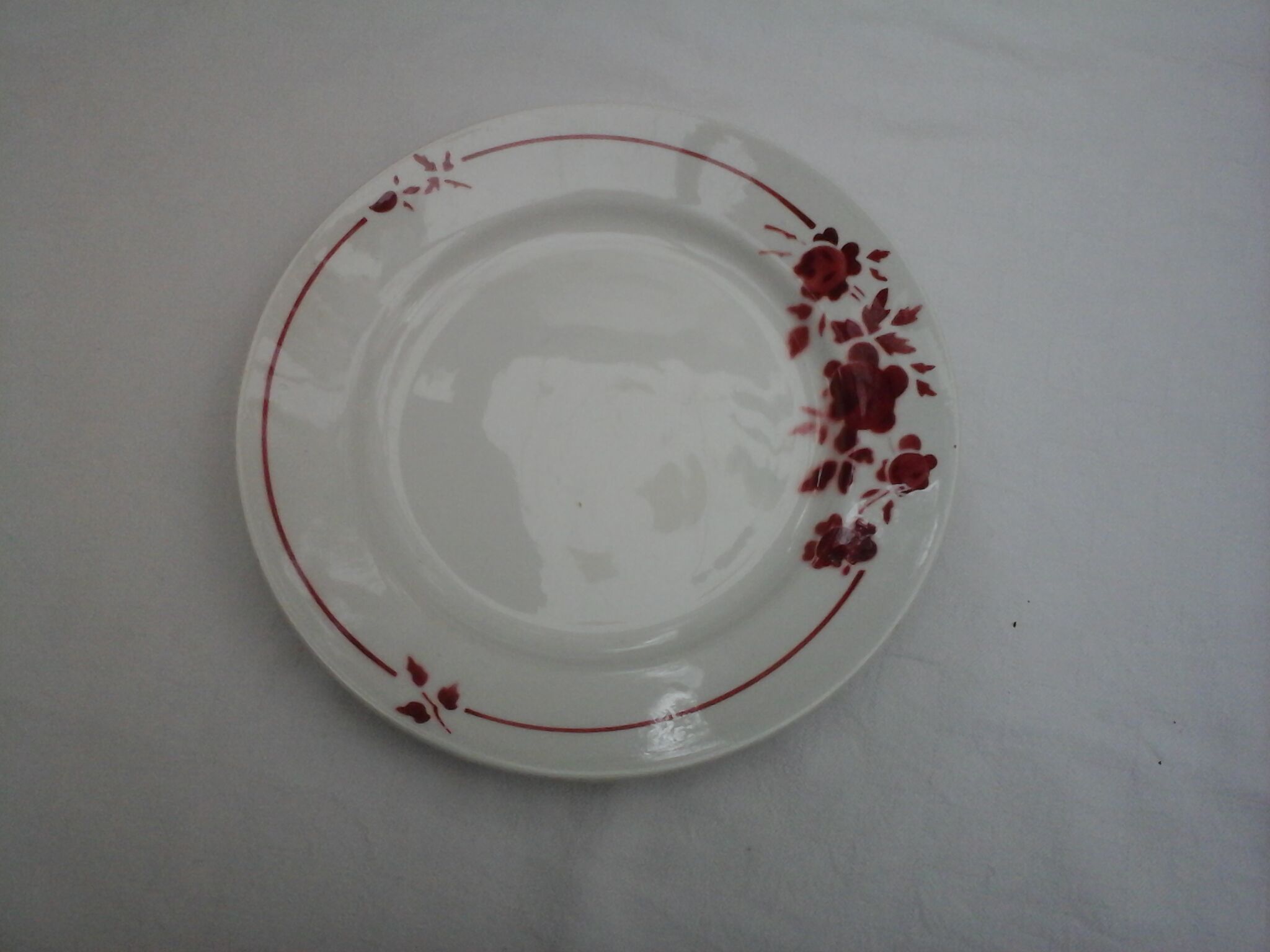 Assortment of 8 red dinner plates
