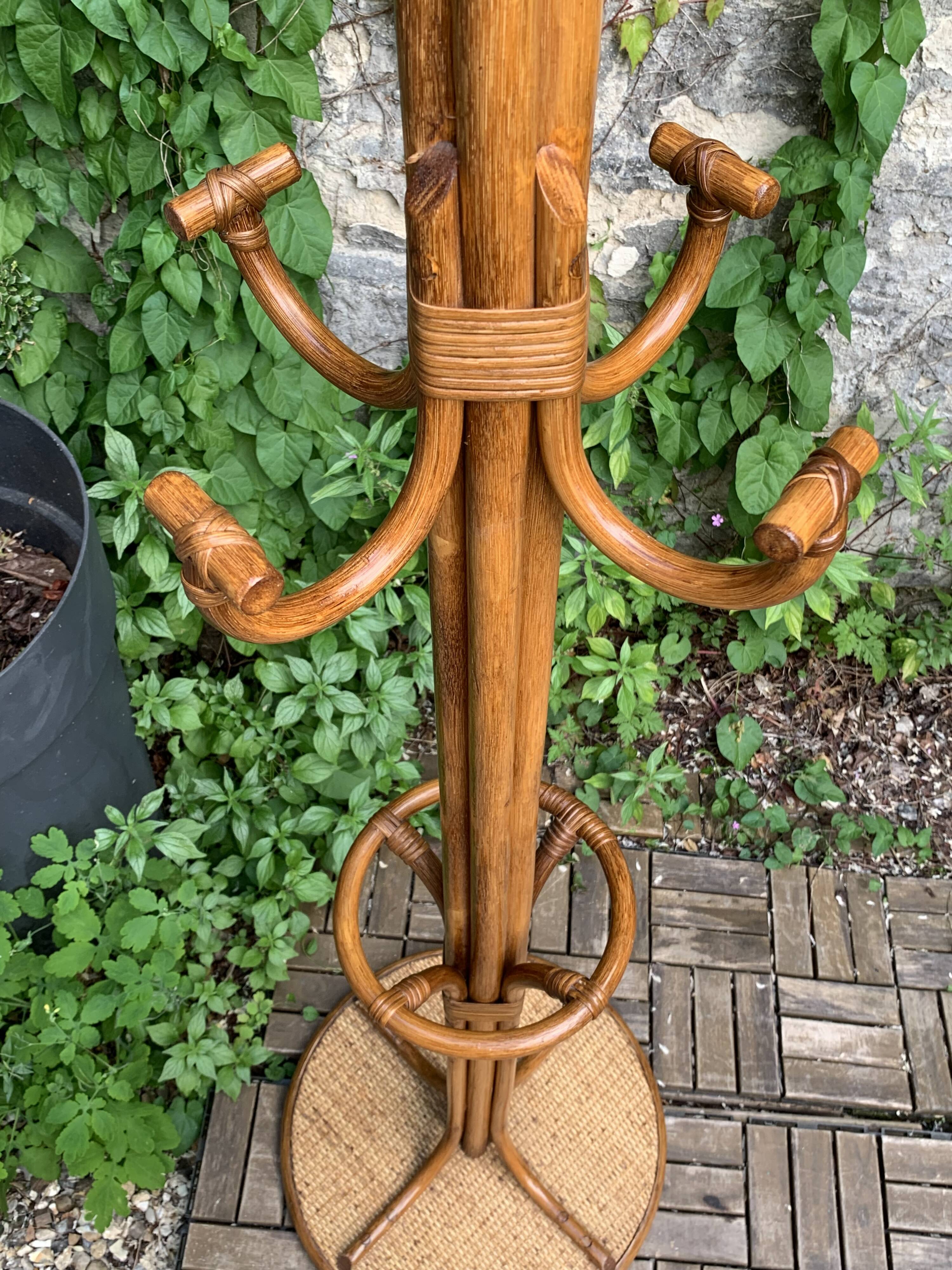 Perroquet portemanteau en rotin vintage 1970