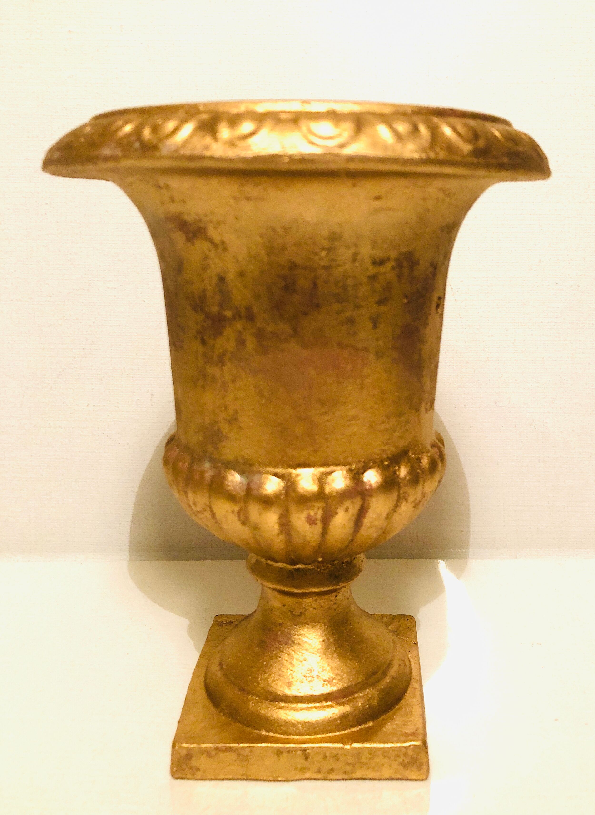 Medici basin in gilded ceramic