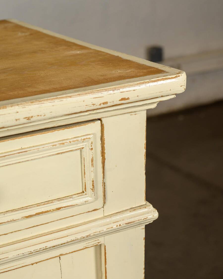 Country buffet with 2 doors
