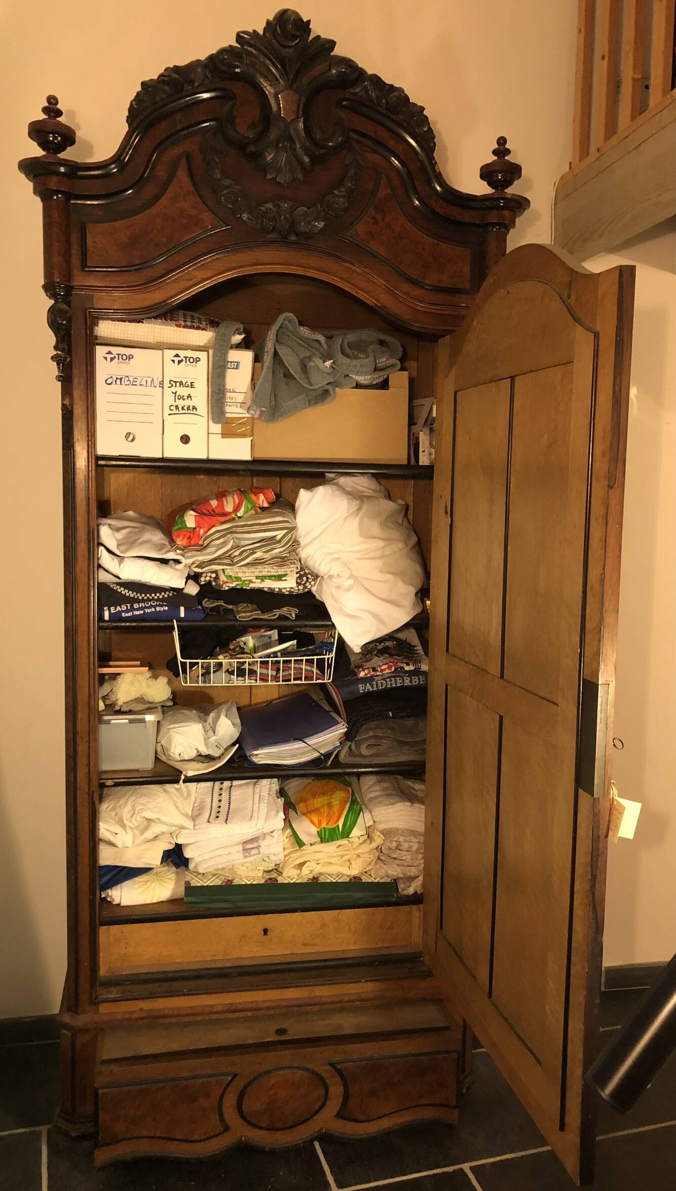 For sale 1 door wardrobe with beveled glass