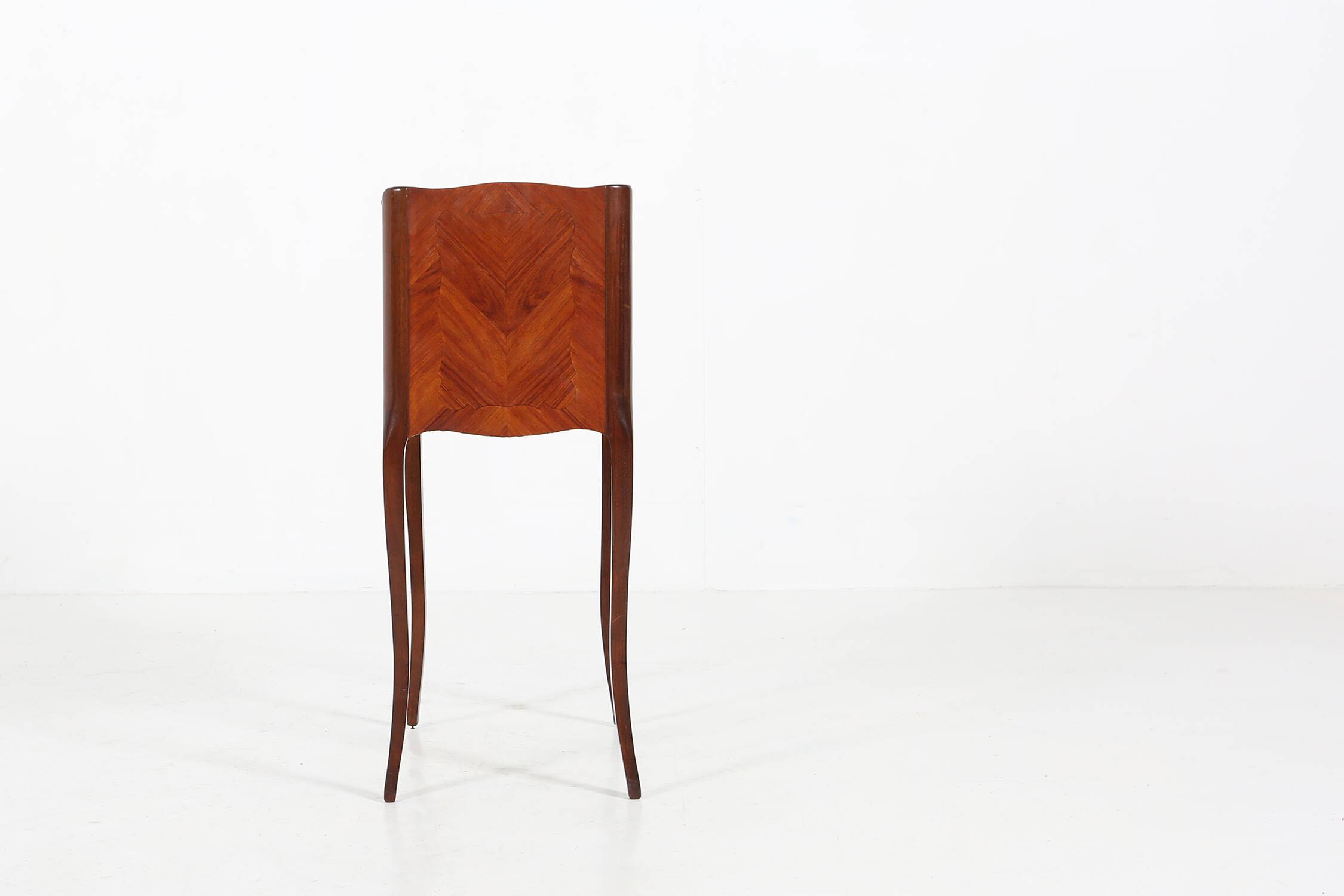 Table de chevet ou petite armoire de style Napoléon III, France, XXe siècle