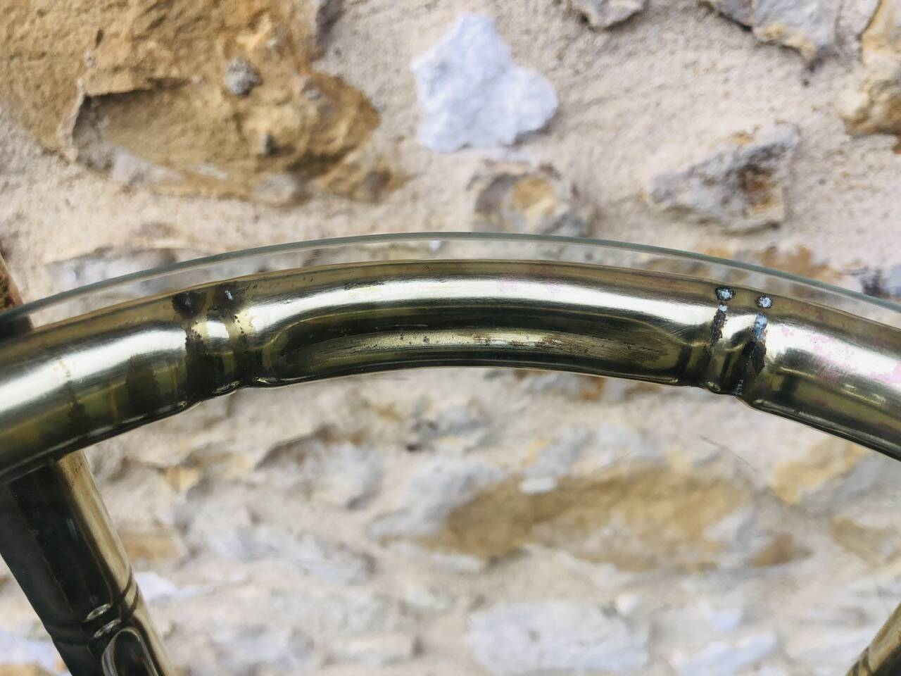Vintage faux bamboo pedestal table in brass with 2 glass shelves