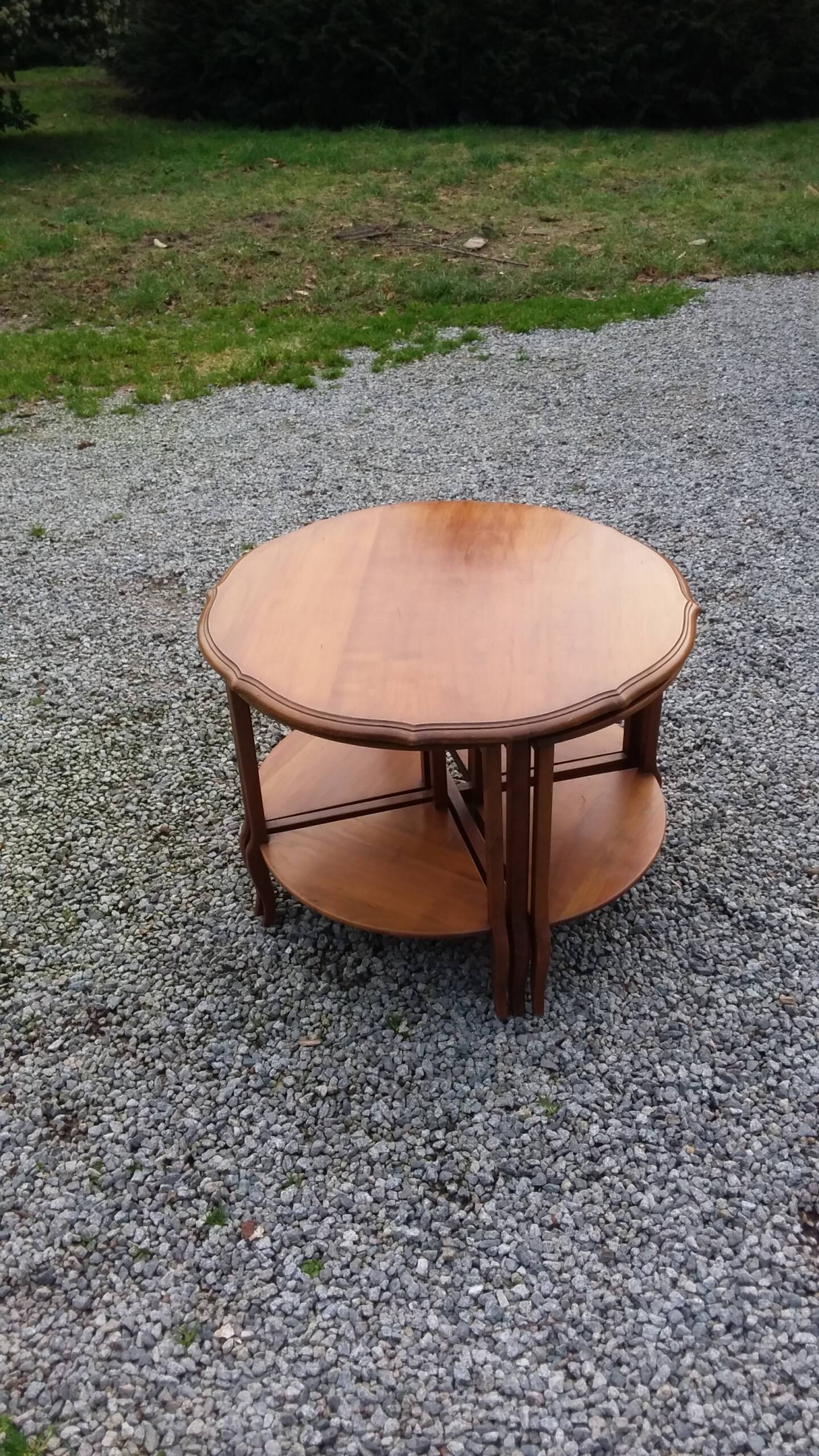 Coffee table nesting tables in cherry wood in classic style from the 60s/70s