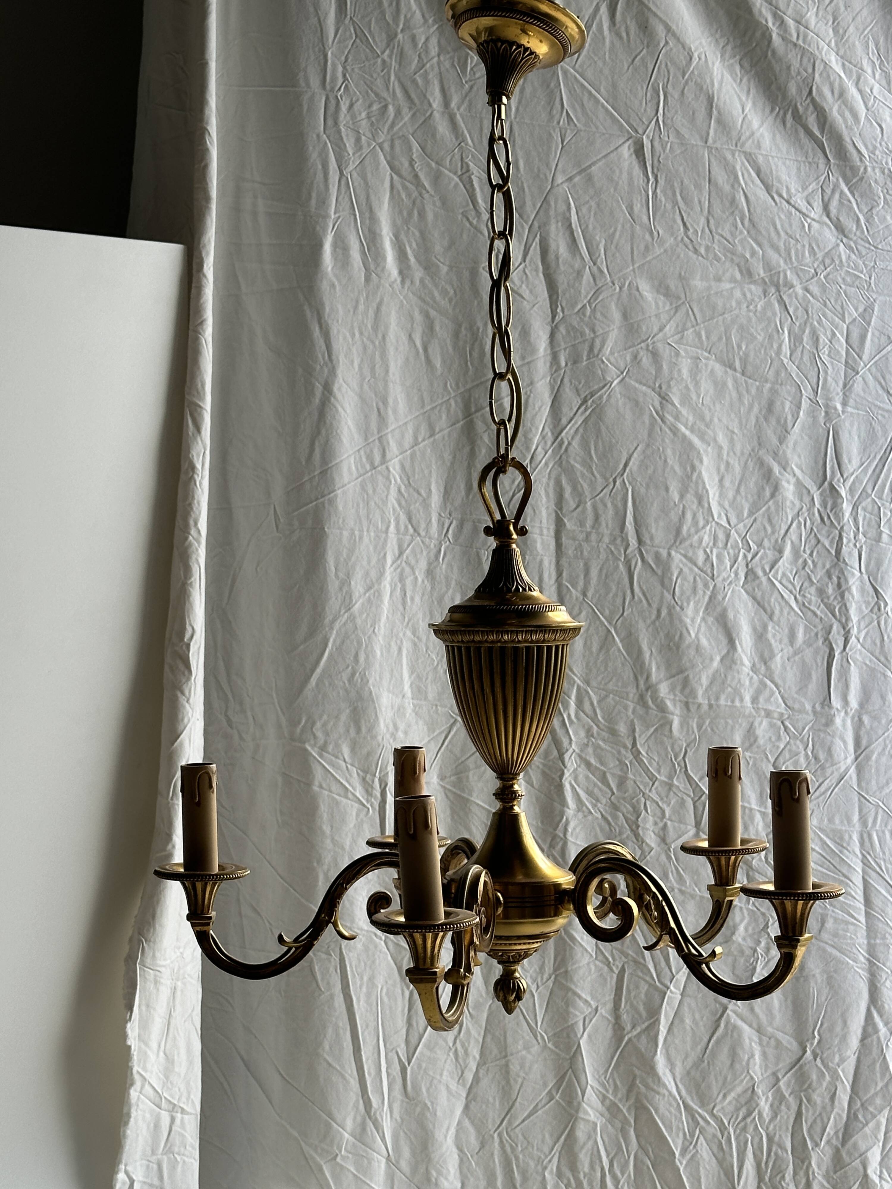 Classic 5-light gold chandelier