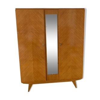 Compass foot cabinet