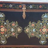 Old trunk chest lacquered Indian lacquered wood