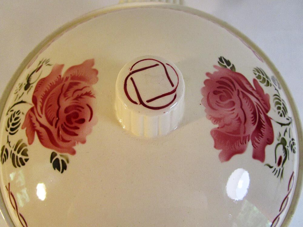 Badonviller tureen pot with red roses