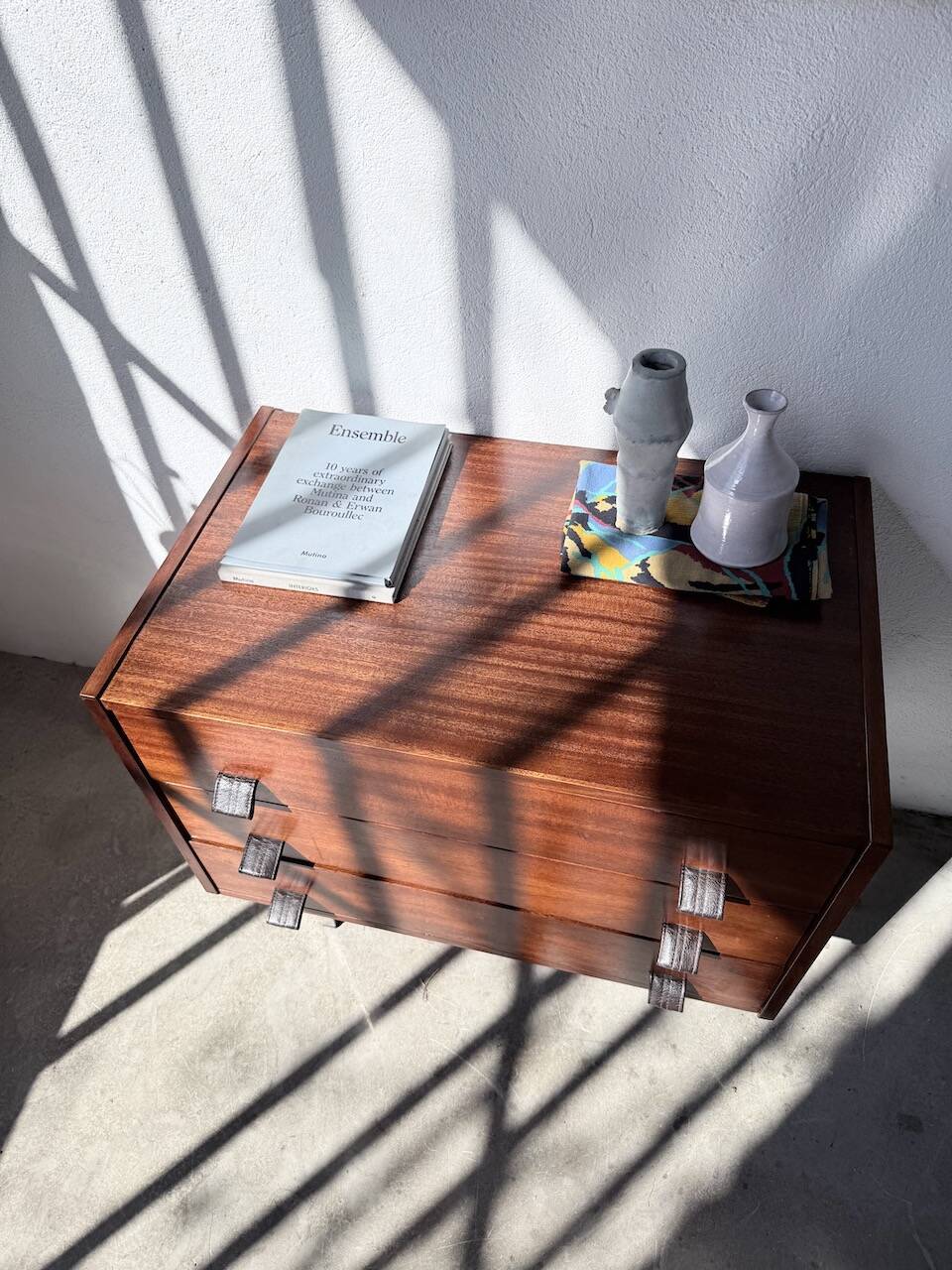Commode teck poignées cuir 1960