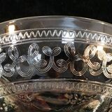 9 coupes à champagne en verre soufflé et gravé